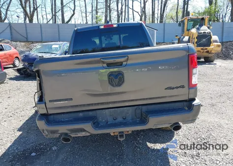 2021 Ram 1500 Big Horn 4X4 5'7 Box z USA, uszkodzony, nr VIN 1C6SRFFT4MN722848